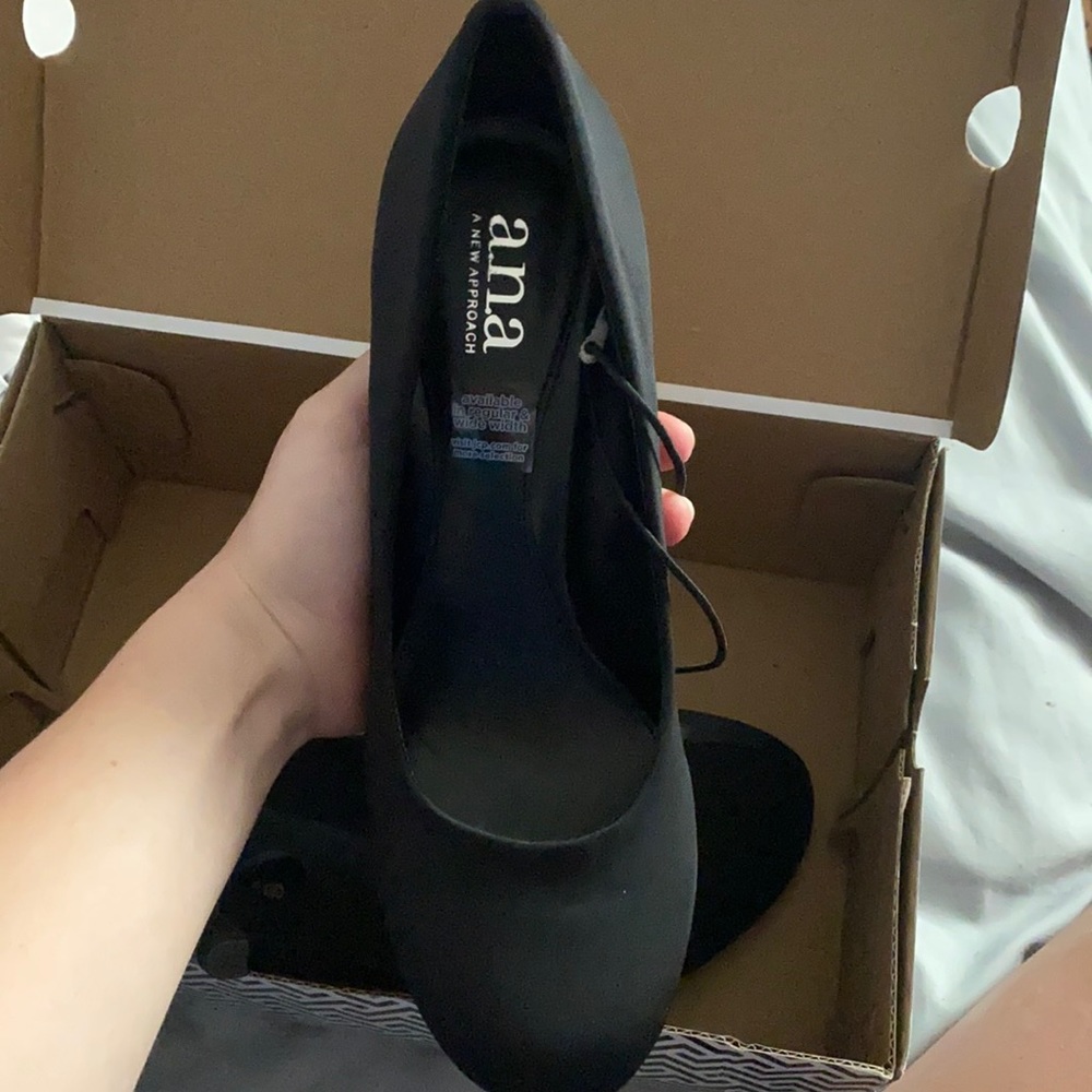Ana Edie black high heels